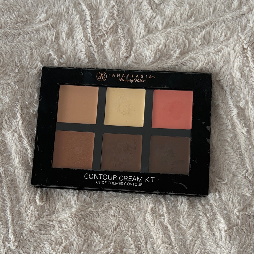 Anastasia Beverly Hills medium cream contour kit